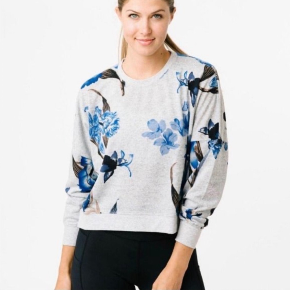 Zyia Active Gray & Blue Floral Crop Sweatshirt